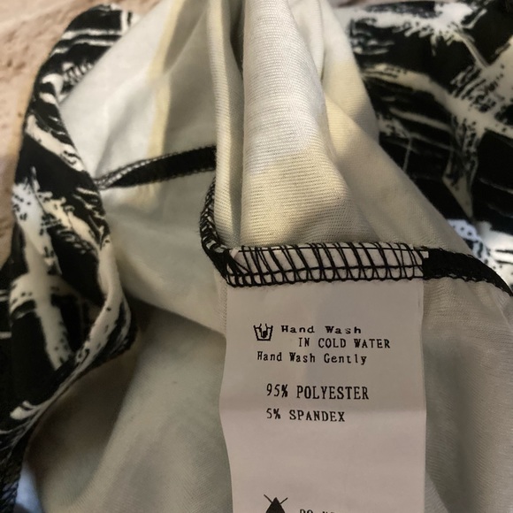 NWT VFshow black/white geometric print, pencil ruched detail midi skirt, size S - Picture 9 of 11